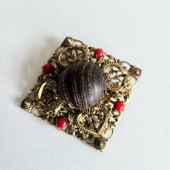 Vintage Czech square gold tone filigree brooch with brown central piece. - Picture 6 of 6